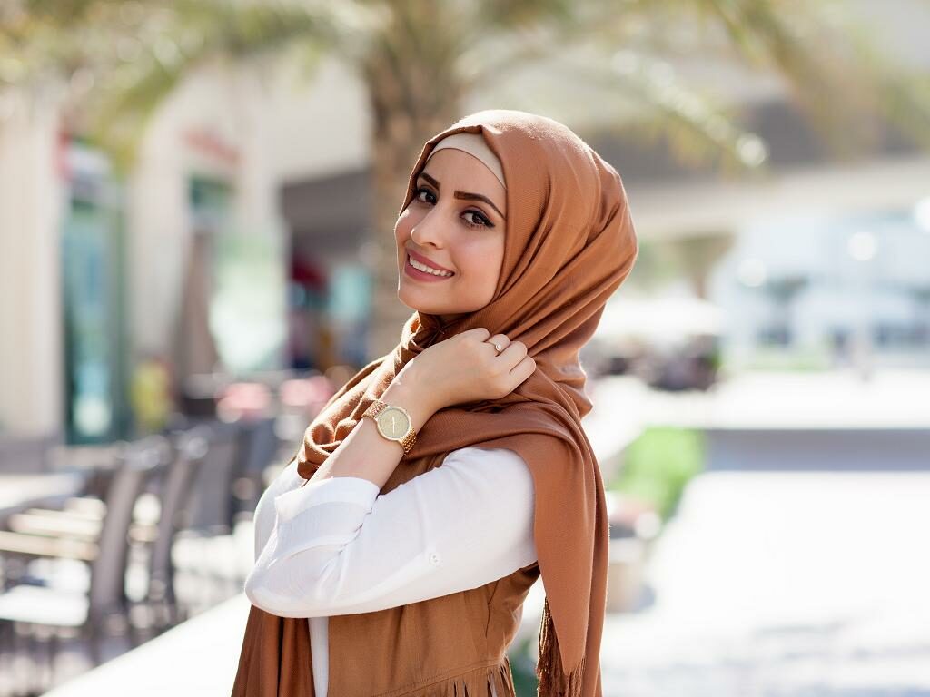 Eine Frau mit einer Abaya