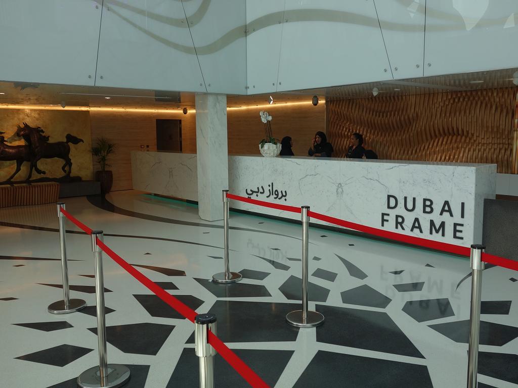 Sicherheitskontrolle vom Dubai Frame