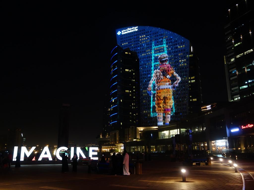 Videoprojektion auf das InterContinental Dubai Festival City Hotel