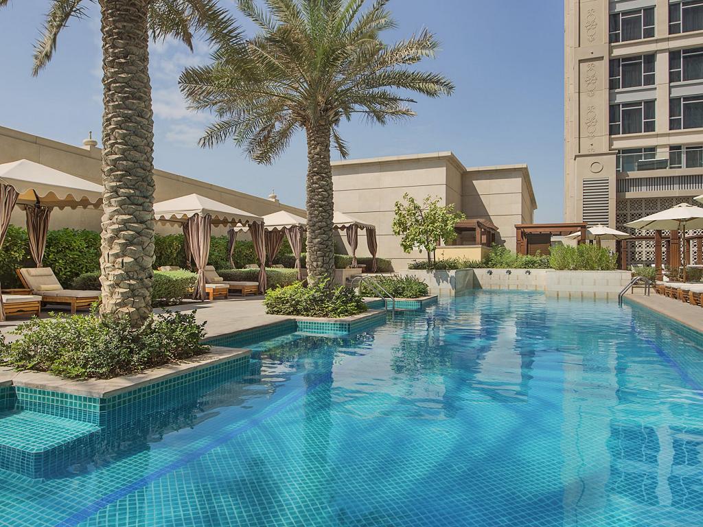 Der Pool vom © Hilton Dubai Al Habtoor City