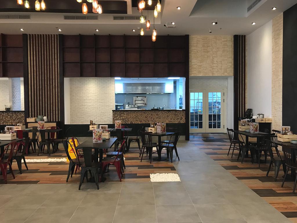 Der Food Court in der Nakheel Mall