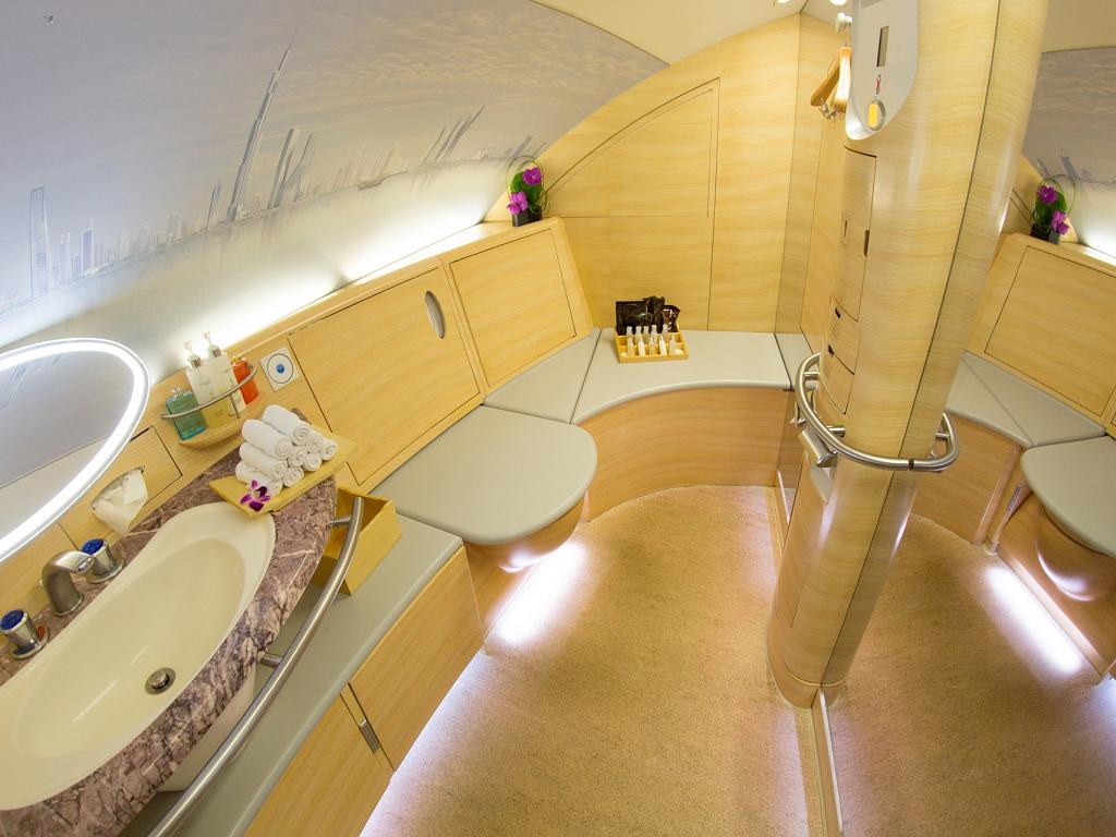 Dusche & Badezimmer von der Emirates First Class