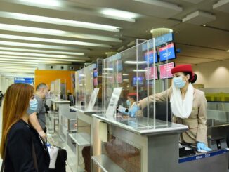 © Emirates | Ein Emirates Check In Schalter