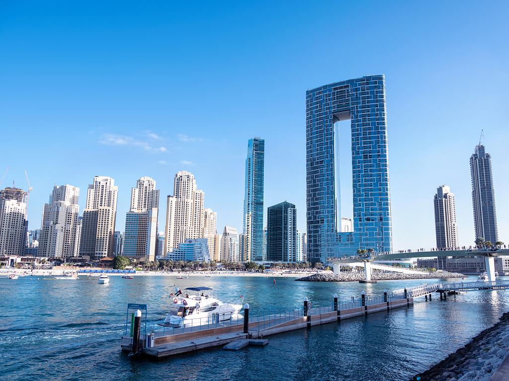 Der Blick zum Hotel von Bluewaters Island