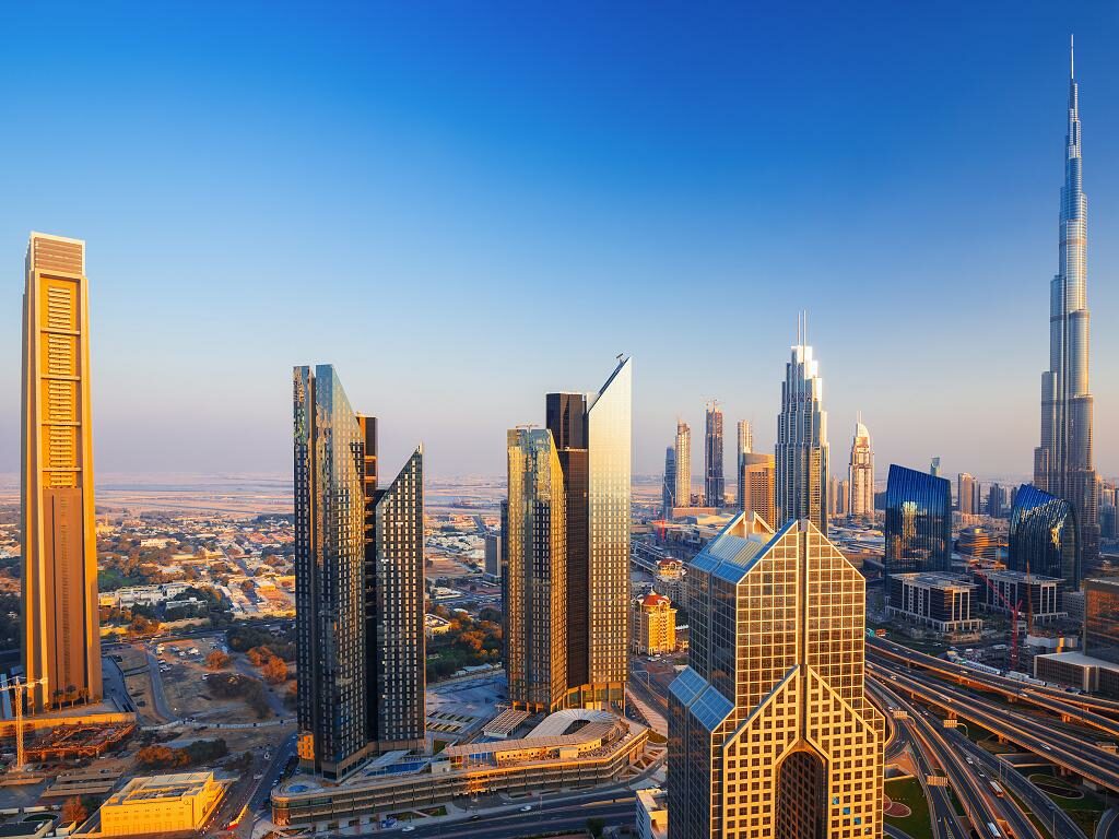 Die Skyline von Dubai bei Tag