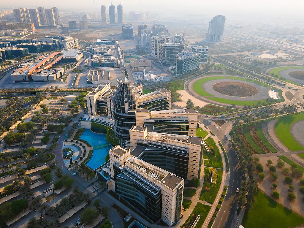 Ein moderner Bürokomplex in Dubai